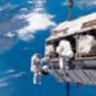 Des astronautes de l'ISS en sortie. // Source : Pxhere/CC0 Domaine public (photo recadrée) Des astronautes de l'ISS en sortie. // Source : Pxhere/CC0 Domaine public (photo recadrée)