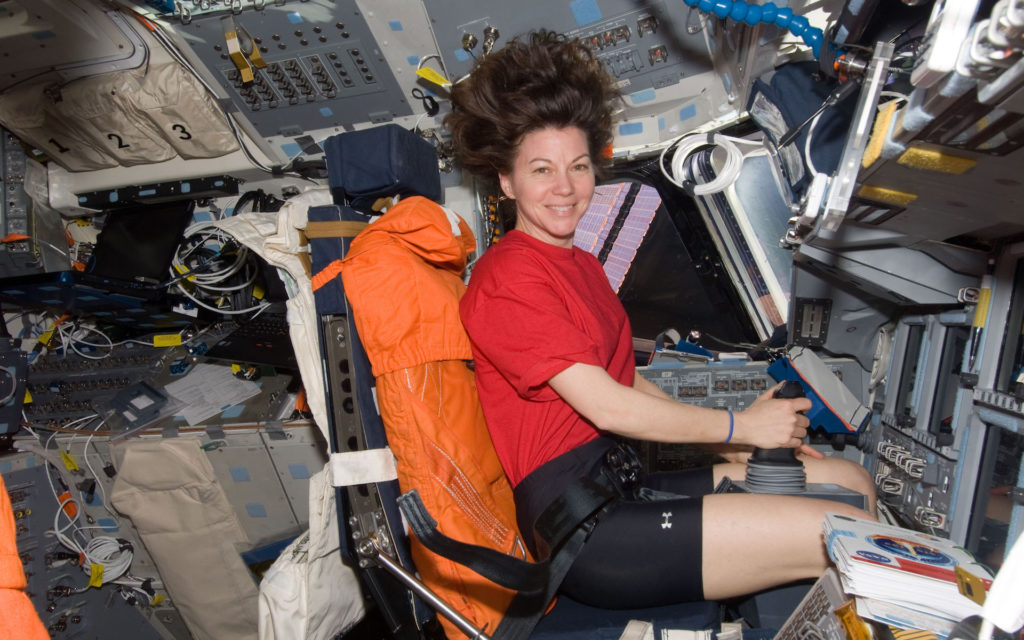 L'astronaute Cady Coleman à bord de l'ISS en 2011. // Source : Wikimedia/CC/Nasa (photo recadrée) L'astronaute Cady Coleman à bord de l'ISS en 2011. // Source : Wikimedia/CC/Nasa (photo recadrée)
