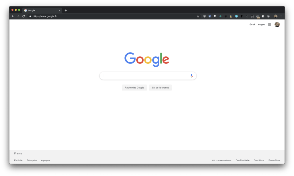 Google Chrome en mode sombre... mais pas Google // Source : Numerama Google Chrome en mode sombre... mais pas Google // Source : Numerama