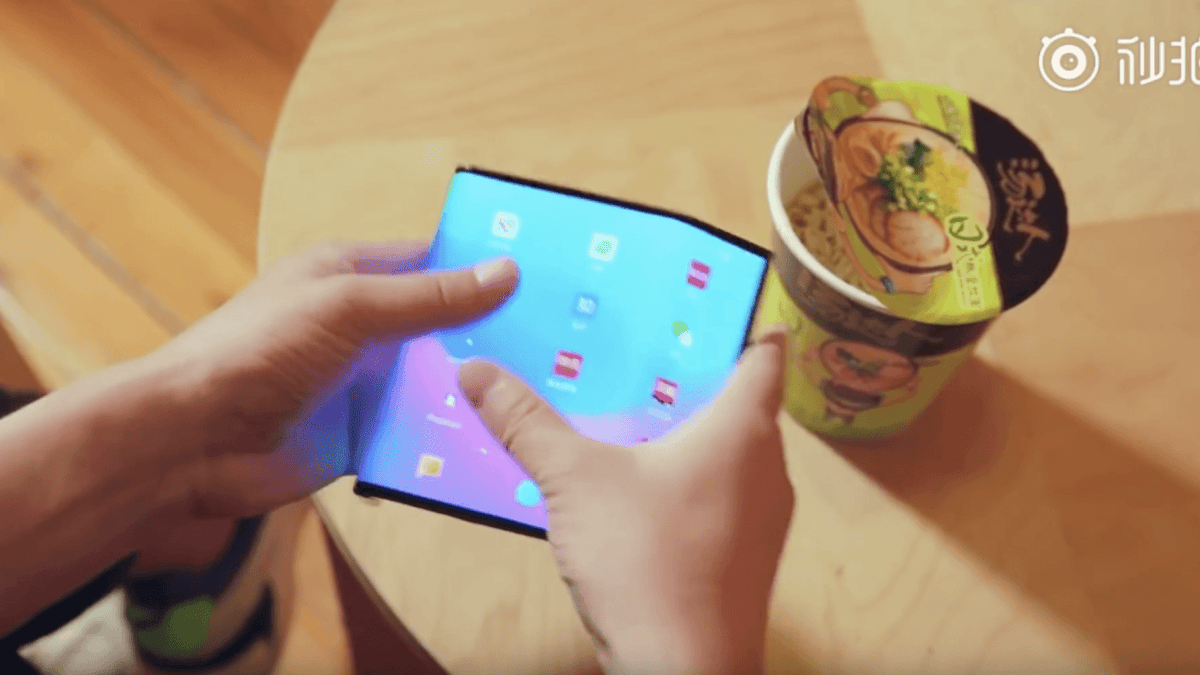 Téléphone pliable Xiaomi // Source : Capture YouTube Téléphone pliable Xiaomi // Source : Capture YouTube