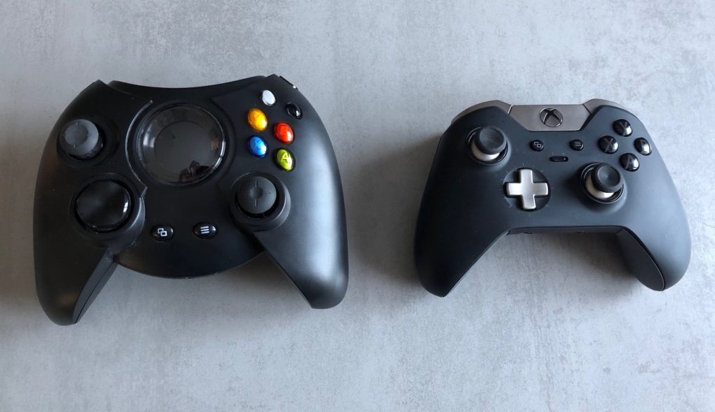 Manette Xbox 'Duke' versus manette Xbox One Elite // Source : Numerama Manette Xbox 'Duke' versus manette Xbox One Elite // Source : Numerama