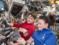 Anne McClain et Serena Auñón-Chancellor. // Source : Wikimedia/CC/Nasa photo recadrée)