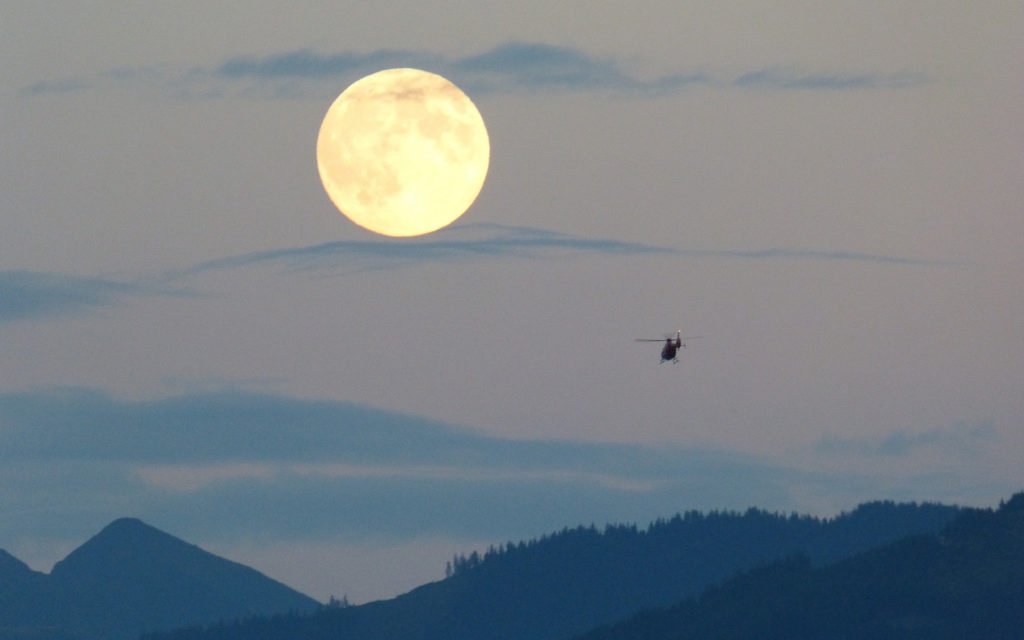 L'atmosphère de la Terre ne donne pas l'impression que la Lune est plus grosse. // Source : Pxhere/CC0 Domaine public (photo recadrée) L'atmosphère de la Terre ne donne pas l'impression que la Lune est plus grosse. // Source : Pxhere/CC0 Domaine public (photo recadrée)