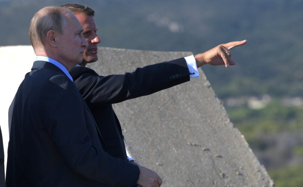 Macron et Poutine au fort de Brégançon, en 2019 Macron et Poutine au fort de Brégançon, en 2019