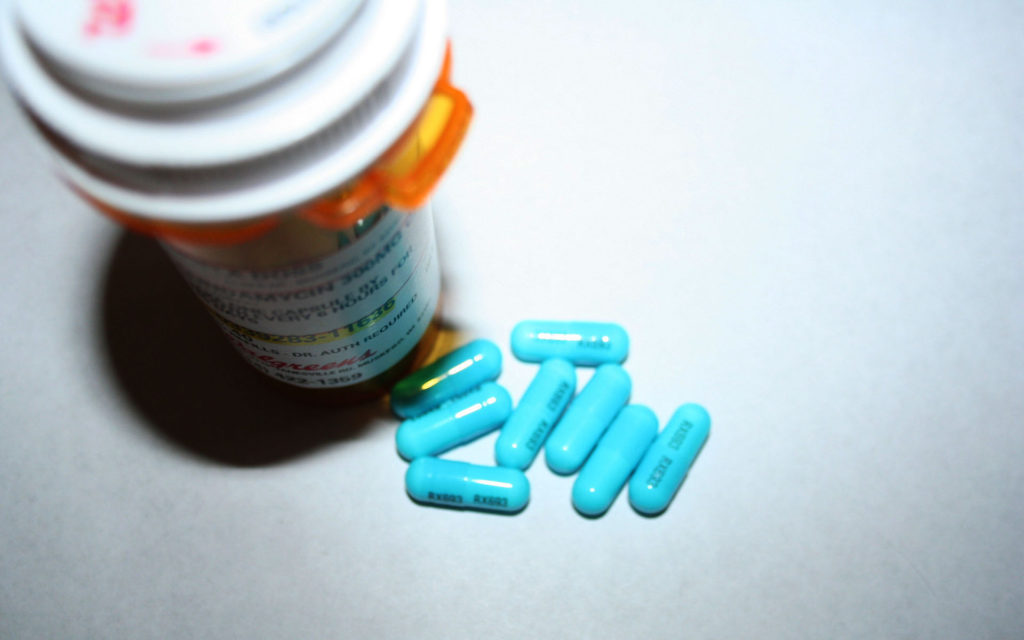 Des antibiotiques. // Source : A. Des antibiotiques. // Source : A.