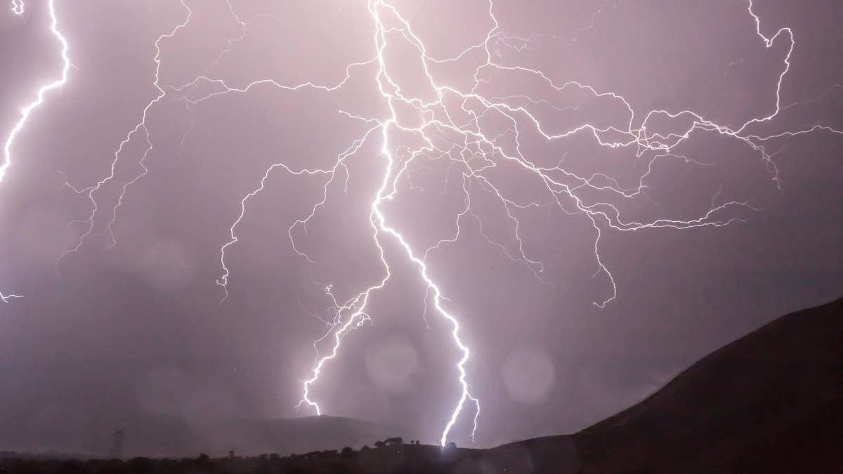 Un orage. // Source : Pixnio/CC0 Domaine public (photo recadrée) Un orage. // Source : Pixnio/CC0 Domaine public (photo recadrée)