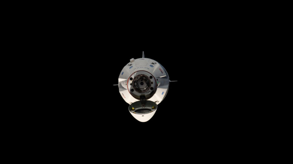 La capsule Crew Dragon en manoeuvre. // Source : NASA La capsule Crew Dragon en manoeuvre. // Source : NASA