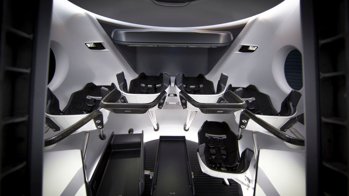 L'intérieur de la capsule Dragon. // Source : Wikimedia/CC/SpaceX Photos (photo recadrée) L'intérieur de la capsule Dragon. // Source : Wikimedia/CC/SpaceX Photos (photo recadrée)