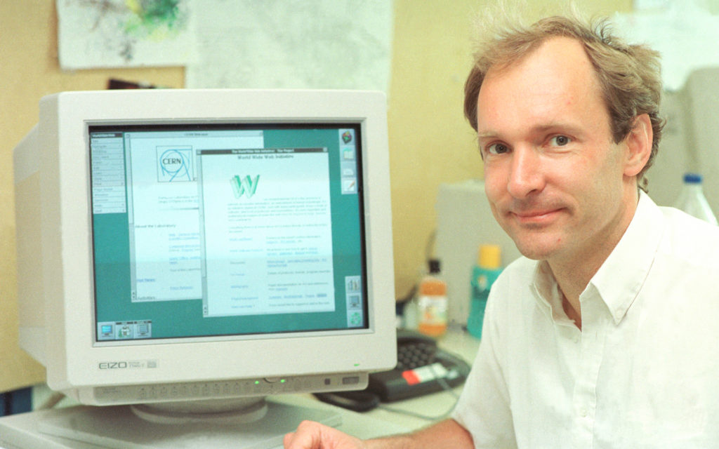 Tim Berners-Lee. // Source : Flickr/CC/ITU Pictures (photo recadrée) Tim Berners-Lee. // Source : Flickr/CC/ITU Pictures (photo recadrée)