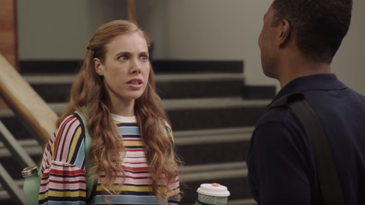 Extrait de la série Overthinking with Kat and June. // Source : Capture d'écran YouTube / Overthinking with Kat and June Extrait de la série Overthinking with Kat and June. // Source : Capture d'écran YouTube / Overthinking with Kat and June