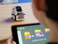 Le robot Cozmo // Source : Capture d'écran YouTube / Anki