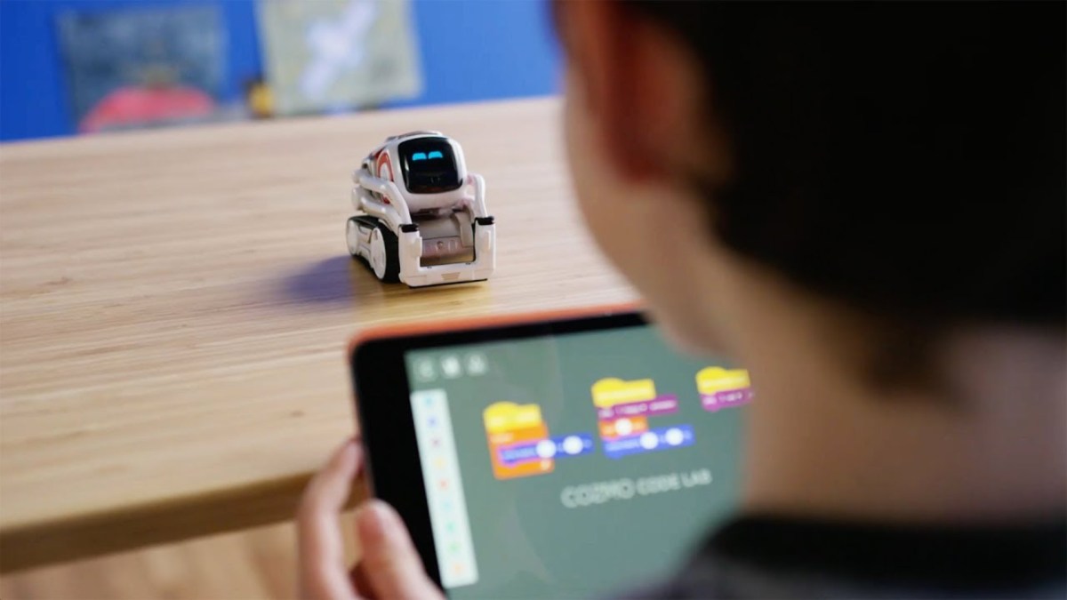 Le robot Cozmo // Source : Capture d'écran YouTube / Anki Le robot Cozmo // Source : Capture d'écran YouTube / Anki