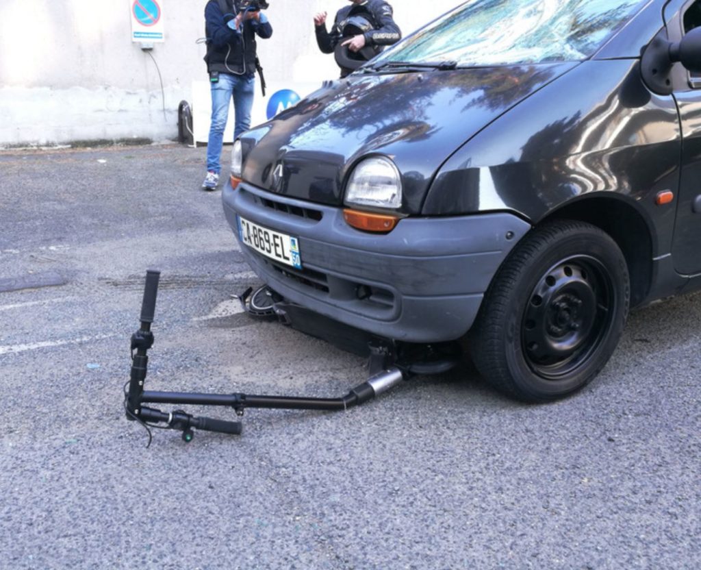 La trottinette après l'accident. // Source : Léopold Maçon La trottinette après l'accident. // Source : Léopold Maçon