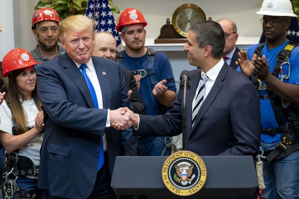 Donald Trump et Ajit Pai Donald Trump et Ajit Pai