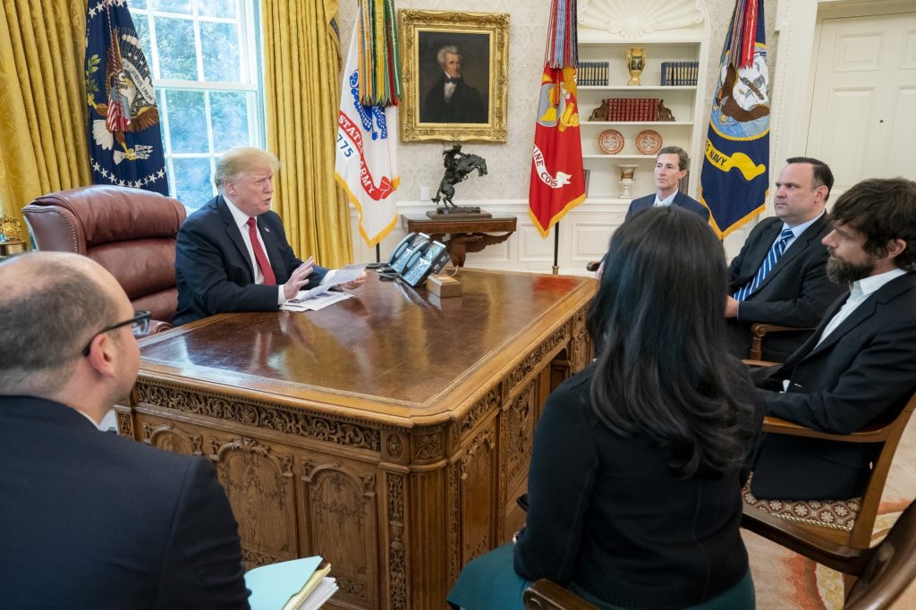 https://www.flickr.com/photos/whitehouse/40715975903/in/datetaken/ https://www.flickr.com/photos/whitehouse/40715975903/in/datetaken/