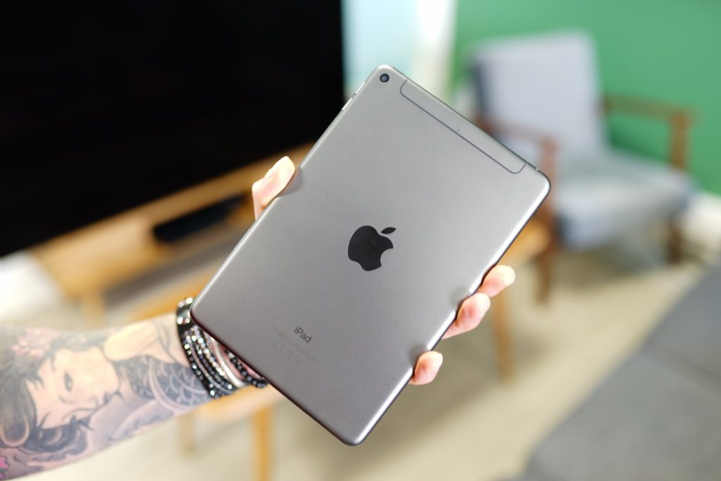 Dos iPad mini 5 // Source : Ulrich Rozier pour Numerama Dos iPad mini 5 // Source : Ulrich Rozier pour Numerama