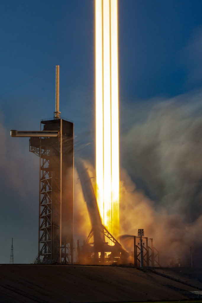 Falcon Heavy SpaceX colonne lumière Falcon Heavy SpaceX colonne lumière