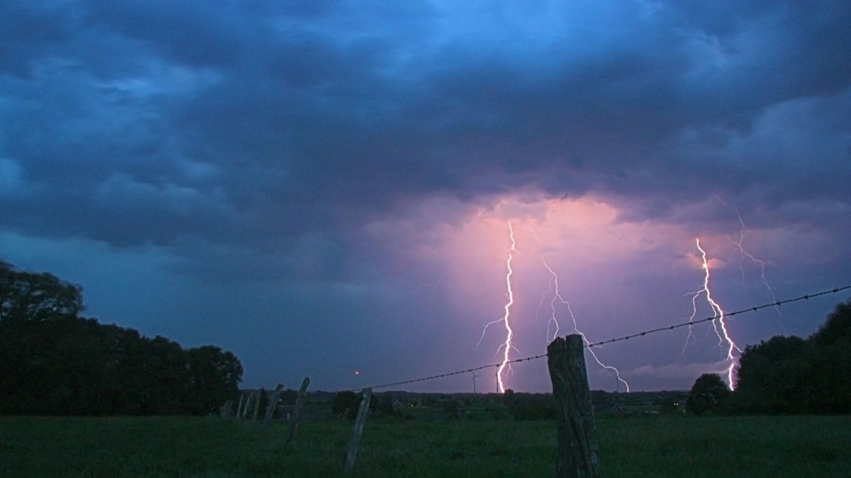 La foudre pendant un orage. // Source : Pixabay (photo recadrée) La foudre pendant un orage. // Source : Pixabay (photo recadrée)