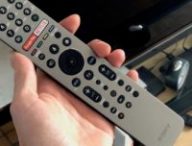 La télécommande du téléviseur Sony 4K 75XG95 // Source : Numerama