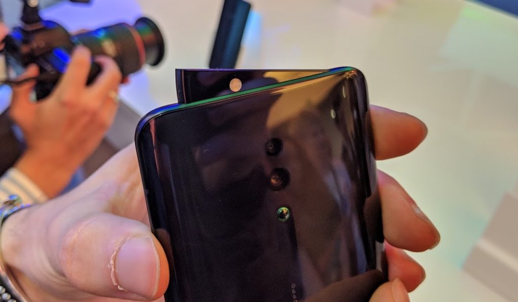 Le tiroir aileron de requin du Oppo Reno (arrière) // Source : Numerama