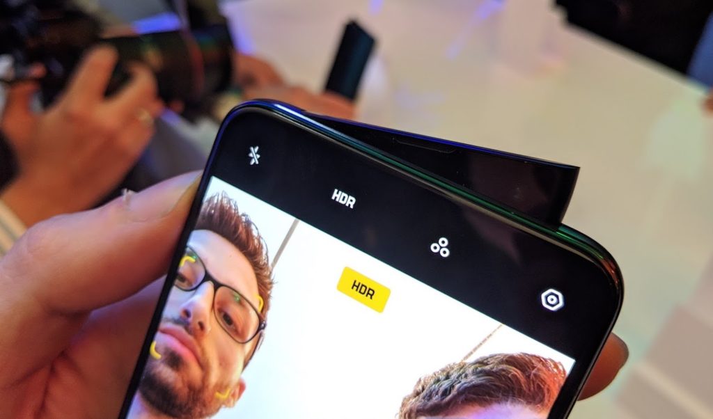 Le tiroir aileron de requin du Oppo Reno // Source : Numerama