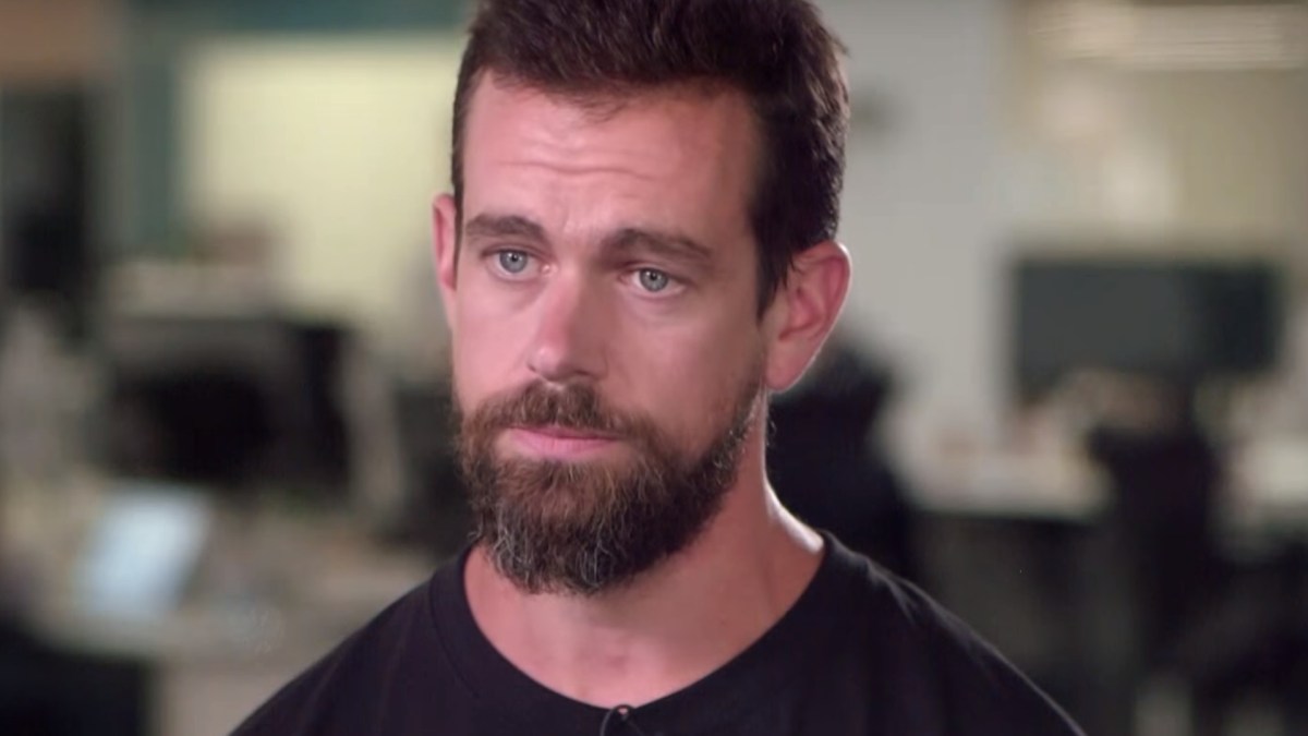 Jack Dorsey, le CEO de Twitter. // Source : Capture d'écran YouTube / Bloomberg Jack Dorsey, le CEO de Twitter. // Source : Capture d'écran YouTube / Bloomberg