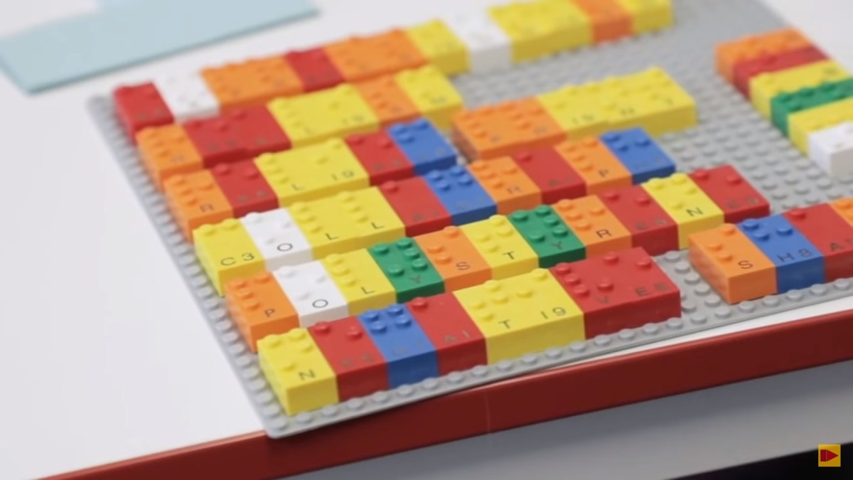 Lego va proposer des briques en brailles pour les enfants malvoyants // Source : Youtube/ Beyoun the Bricks Lego va proposer des briques en brailles pour les enfants malvoyants // Source : Youtube/ Beyoun the Bricks