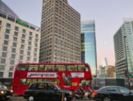 Des véhicules à Londres. // Source : Pixabay (photo recadrée)