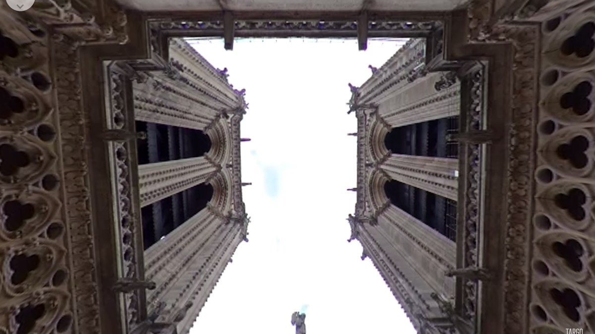 Extrait du docu "Qui est l'homme derrière Notre-Dame ?" en VR // Source : YouTube/Targo Extrait du docu "Qui est l'homme derrière Notre-Dame ?" en VR // Source : YouTube/Targo