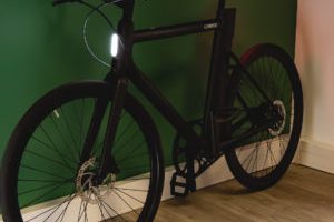 Vélo à assistance électrique Cowboy // Source : Léa Hamadi pour Numerama