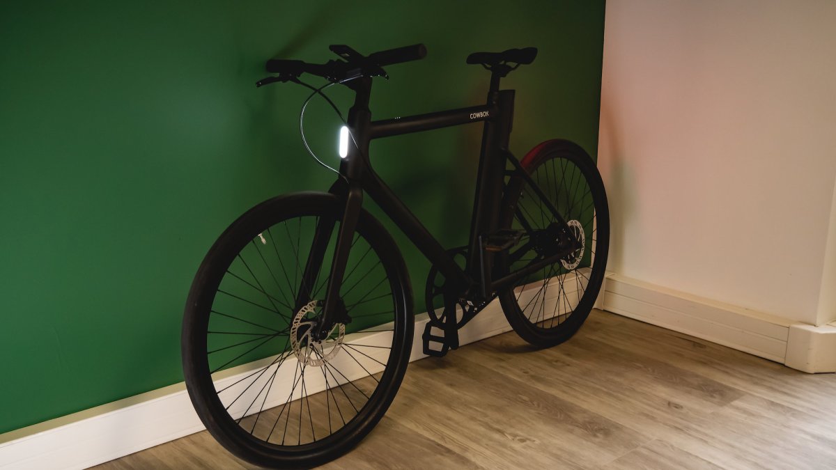 Vélo à assistance électrique Cowboy // Source : Léa Hamadi pour Numerama Vélo à assistance électrique Cowboy // Source : Léa Hamadi pour Numerama
