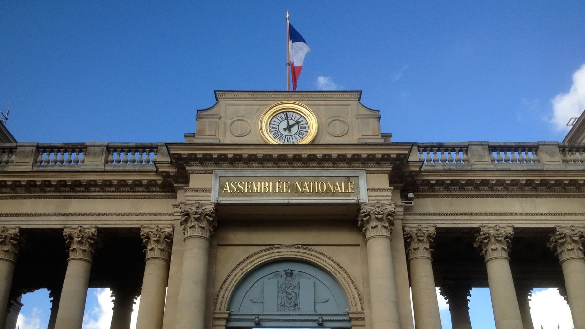 Portail d'entrée de l'Assemblée nationale, place du Palais Bourbon, à Paris // Source : Novo Press Portail d'entrée de l'Assemblée nationale, place du Palais Bourbon, à Paris // Source : Novo Press