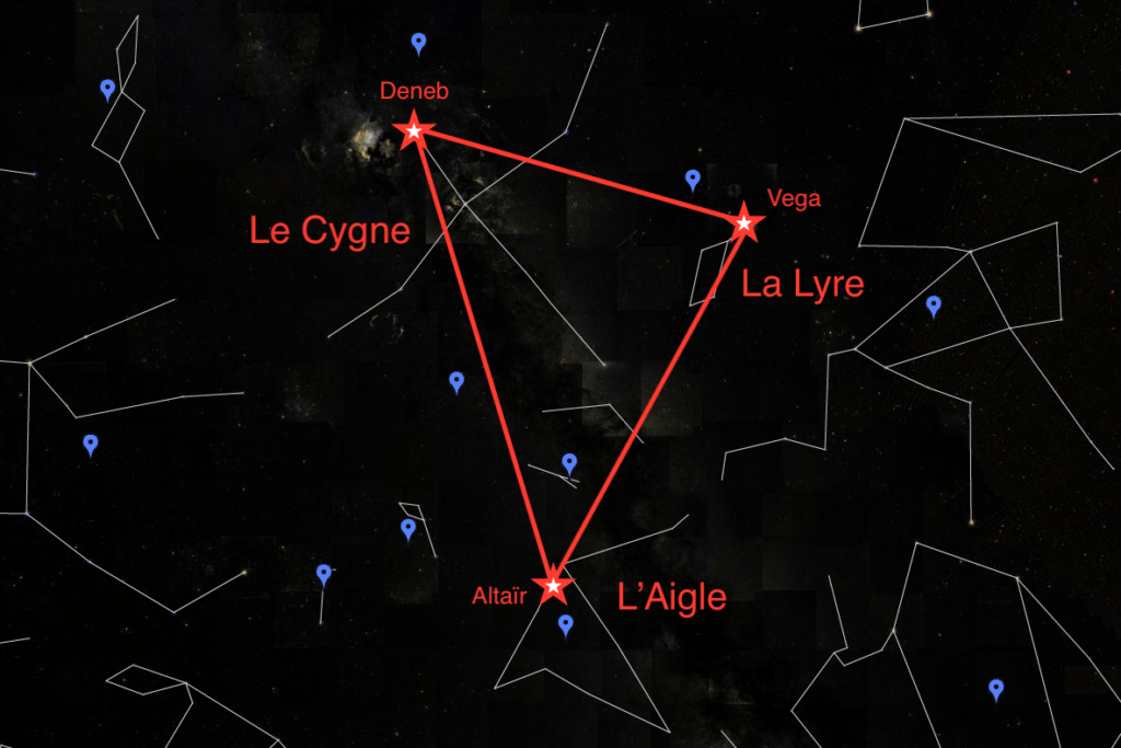 Le Triangle d'été. // Source : Capture d'écran Google Sky, annotations Numerama Le Triangle d'été. // Source : Capture d'écran Google Sky, annotations Numerama