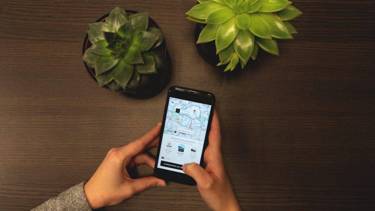 L'app Uber ouverte dans un iPhone. // Source : Photo Léa Hamadi pour Numerama L'app Uber ouverte dans un iPhone. // Source : Photo Léa Hamadi pour Numerama