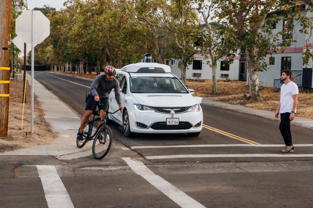 Voiture autonome Waymo // Source : Medium