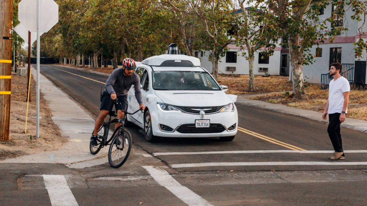 Voiture autonome Waymo // Source : Medium Voiture autonome Waymo // Source : Medium