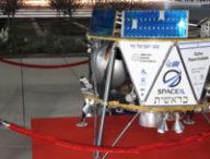Une maquette de Beresheet. // Source : Wikimedia/CC/TaBaZzz (photo recadrée)