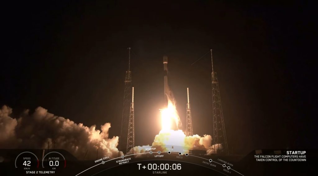 Le déploiement des soixantes satellite StarLink n'est qu'un début. // Source : Youtube/SpaceX Le déploiement des soixantes satellite StarLink n'est qu'un début. // Source : Youtube/SpaceX