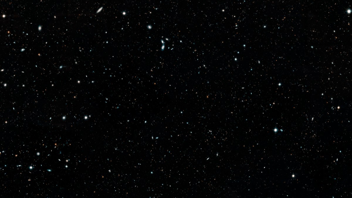 16 années d'observation du ciel réunies en une image. // Source : NASA, ESA, G. Illingworth and D. Magee (University of California, Santa Cruz), K. Whitaker (University of Connecticut), R. Bouwens (Leiden University), P. Oesch (University of Geneva), and the Hubble Legacy Field team 16 années d'observation du ciel réunies en une image. // Source : NASA, ESA, G. Illingworth and D. Magee (University of California, Santa Cruz), K. Whitaker (University of Connecticut), R. Bouwens (Leiden University), P. Oesch (University of Geneva), and the Hubble Legacy Field team