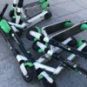 Des trottinettes Lime dans la rue à Paris // Source : Marie Turcan pour Numerama