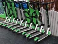 Des trottinettes Lime dans la rue à Paris // Source : Marie Turcan pour Numerama