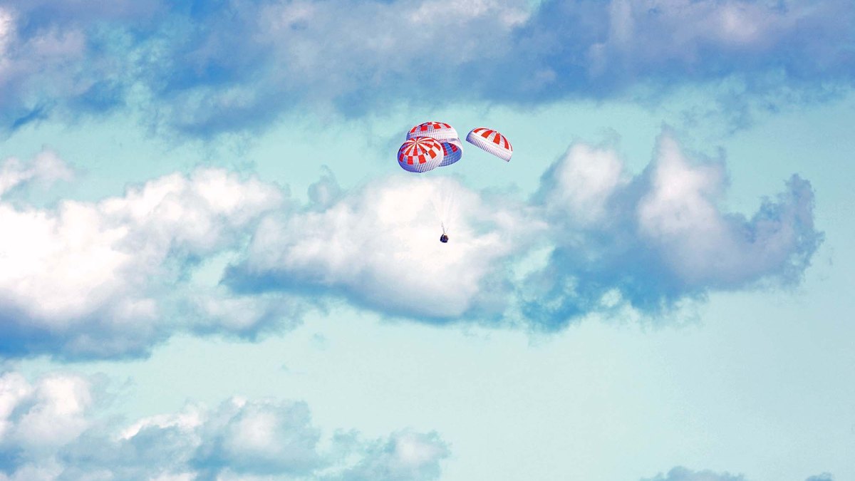 Le retour de la capsule Crew Dragon lors du premier vol vers l'ISS. // Source : Cory Huston Le retour de la capsule Crew Dragon lors du premier vol vers l'ISS. // Source : Cory Huston