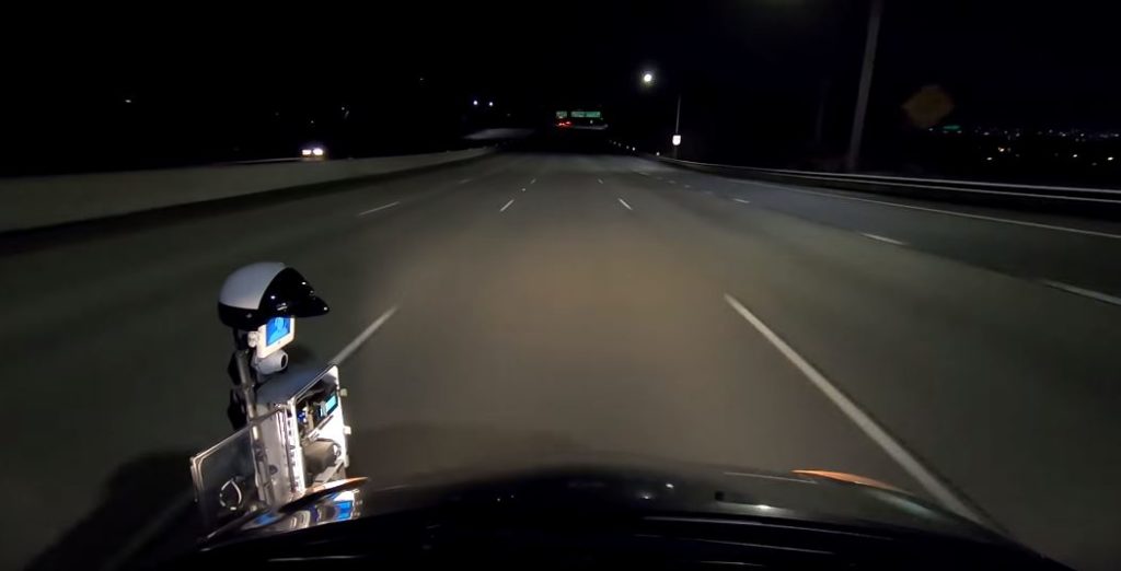Le robot, en route. // Source : Capture d'écran YouTube / SRI International Le robot, en route. // Source : Capture d'écran YouTube / SRI International