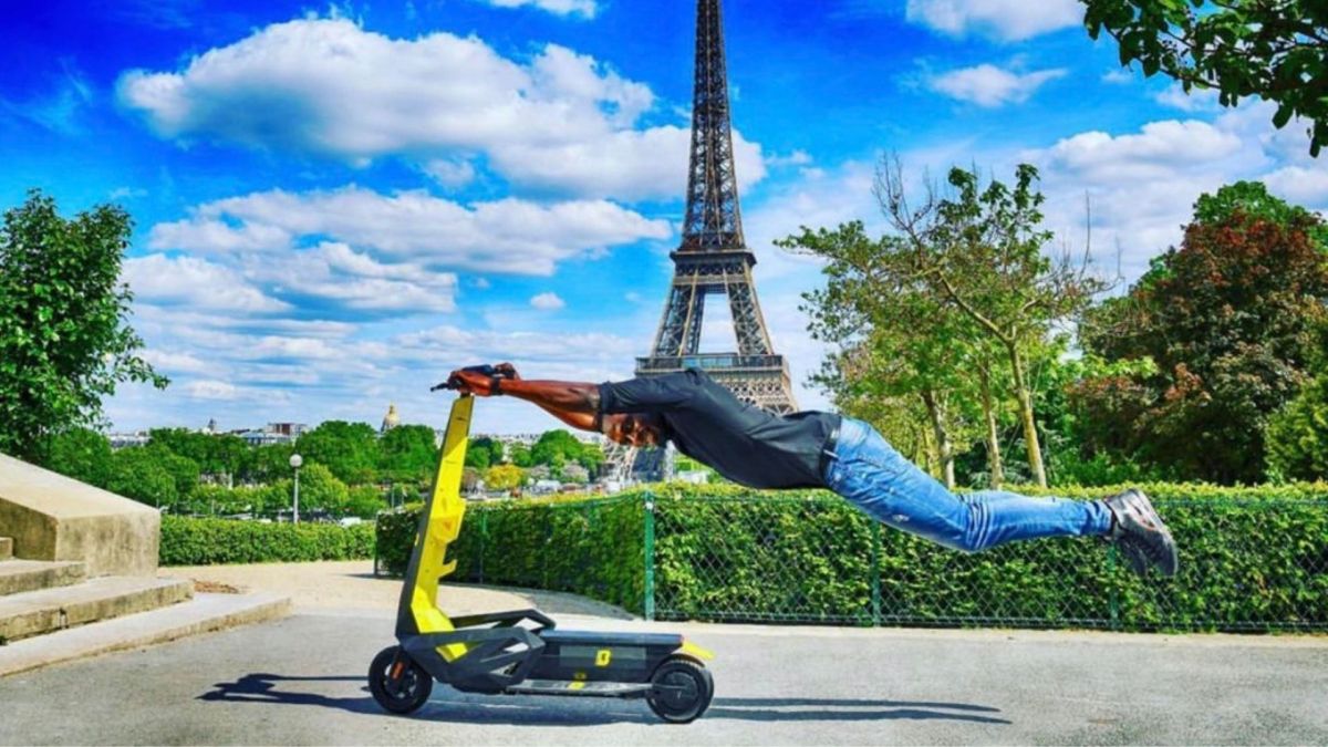 Ceci est une publicité pour des trottinettes en libre-service. // Source : Twitter/@usainbolt Ceci est une publicité pour des trottinettes en libre-service. // Source : Twitter/@usainbolt