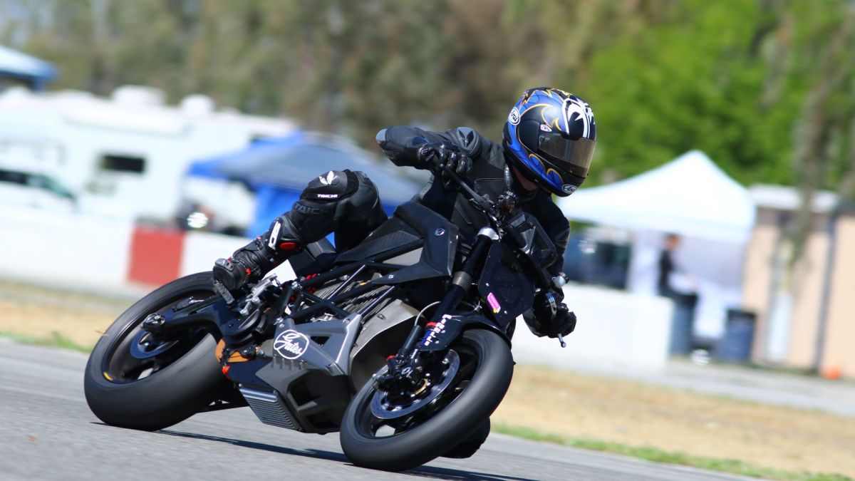 Zero SR/F pour Pikes Peak // Source : Electrek Zero SR/F pour Pikes Peak // Source : Electrek