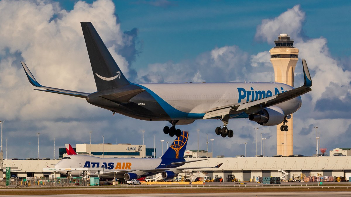 Un Boeing 767-300F. // Source : Nathan Coats Un Boeing 767-300F. // Source : Nathan Coats
