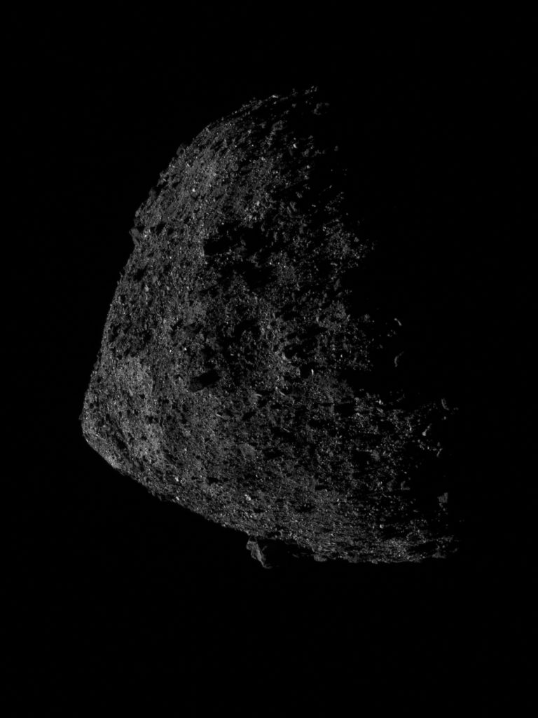 Une photo prise à 590 mètres de distance. // Source : NASA/Goddard/University of Arizona/Lockheed Martin Une photo prise à 590 mètres de distance. // Source : NASA/Goddard/University of Arizona/Lockheed Martin