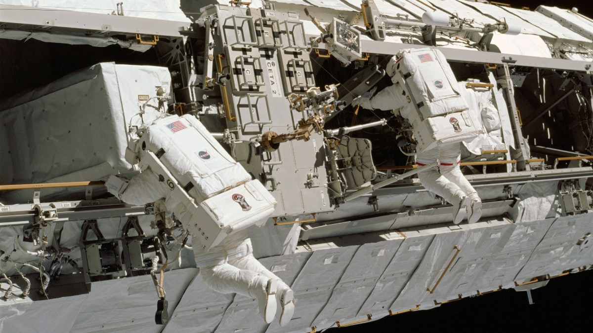 Des astronautes et la Station spatiale internationale. // Source : Pxhere (photo recadrée) Des astronautes et la Station spatiale internationale. // Source : Pxhere (photo recadrée)