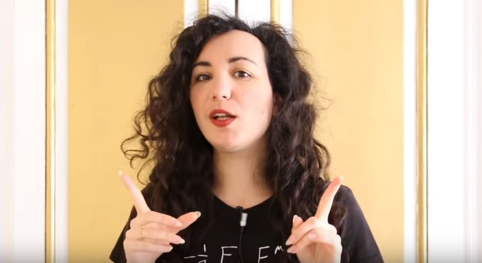 L'autrice Florence Porcel fait partie de l'équipe de la Guilde. // Source : Capture d'écran YouTube / Florence Porcel L'autrice Florence Porcel fait partie de l'équipe de la Guilde. // Source : Capture d'écran YouTube / Florence Porcel