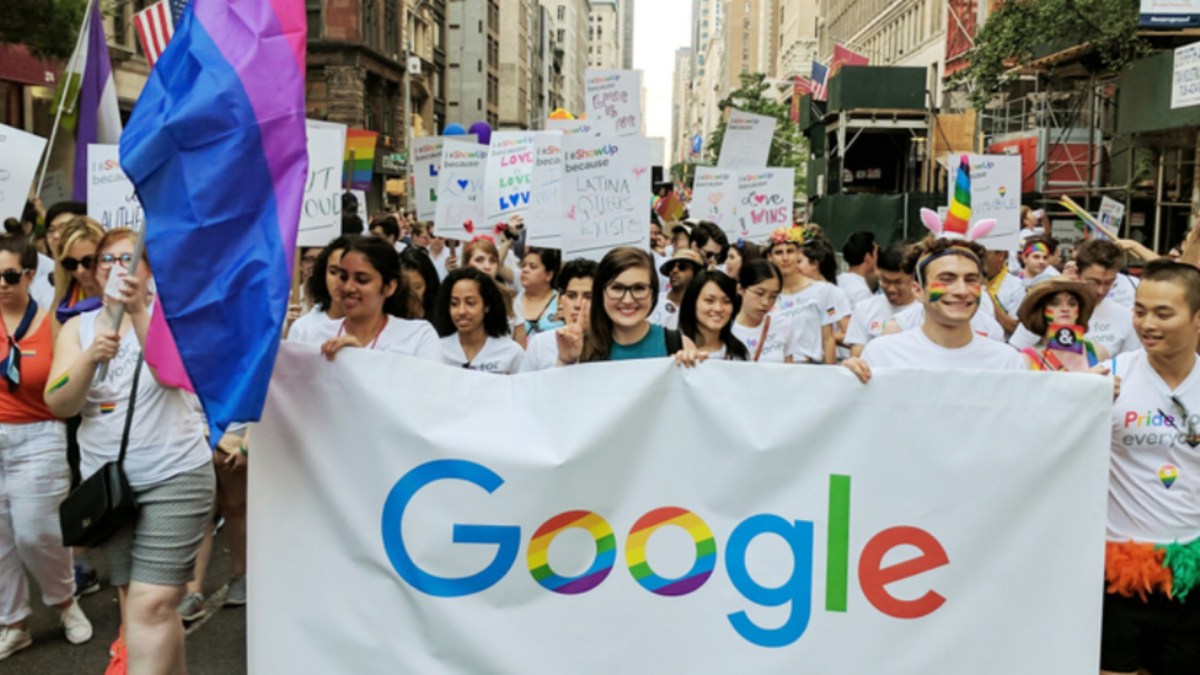Le cortège Google lors d'une Pride en 2017. // Source : Google Le cortège Google lors d'une Pride en 2017. // Source : Google